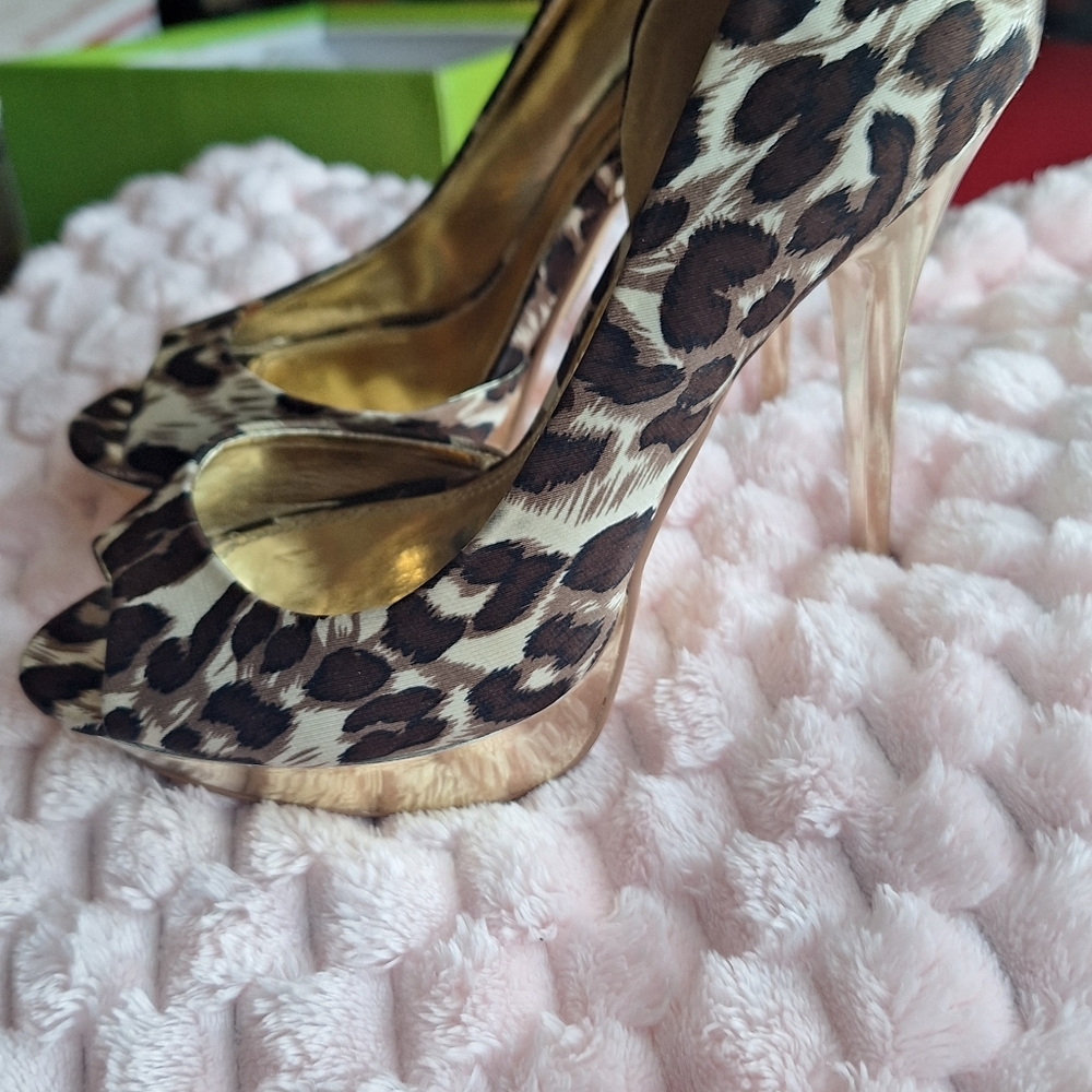 Heels - Picture 2 of 4